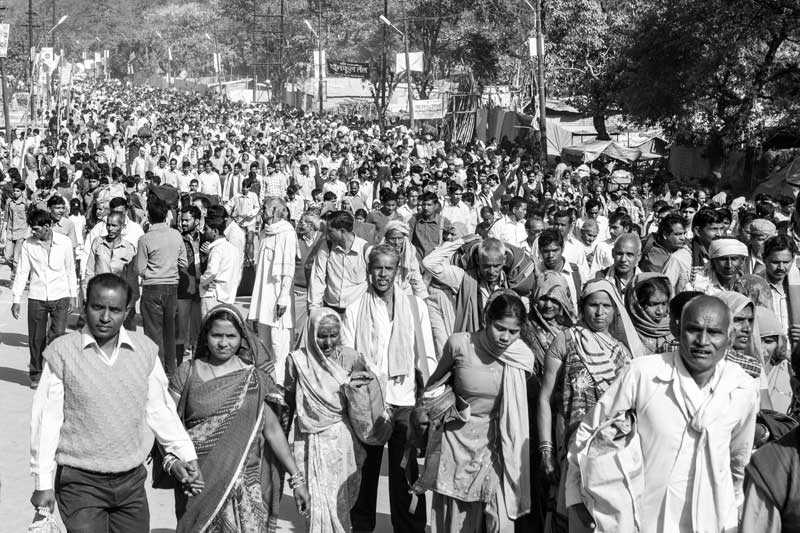 Pilgrims walking to the bathing ghat for undertaking Kumbh Snan at Prayag (Allahabad), Uttar Pradesh